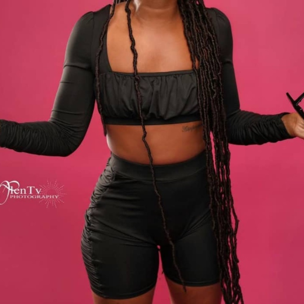 Long Sleeve Crop Top/ Biker Shorts BLACK